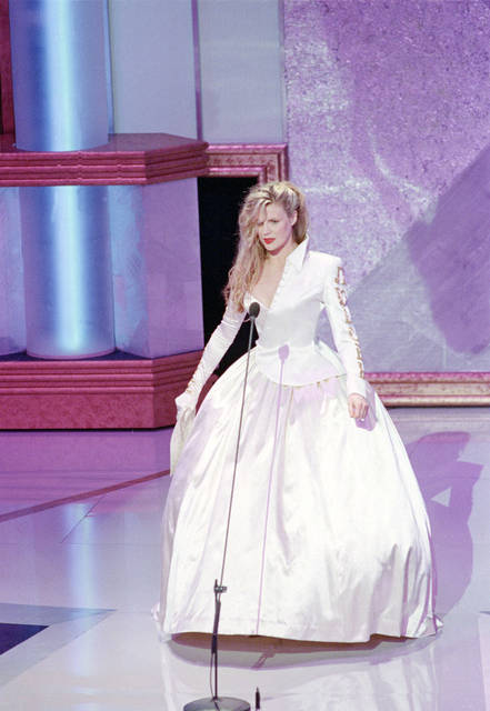 Kim Basinger Academy Awards on 1990, Mar. 26