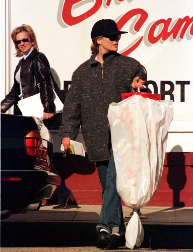 Kim Basinger on 1998-03-06 
