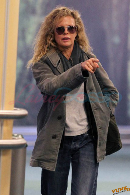 Kim Basinger On 2010-05-09 Vancouver Airport