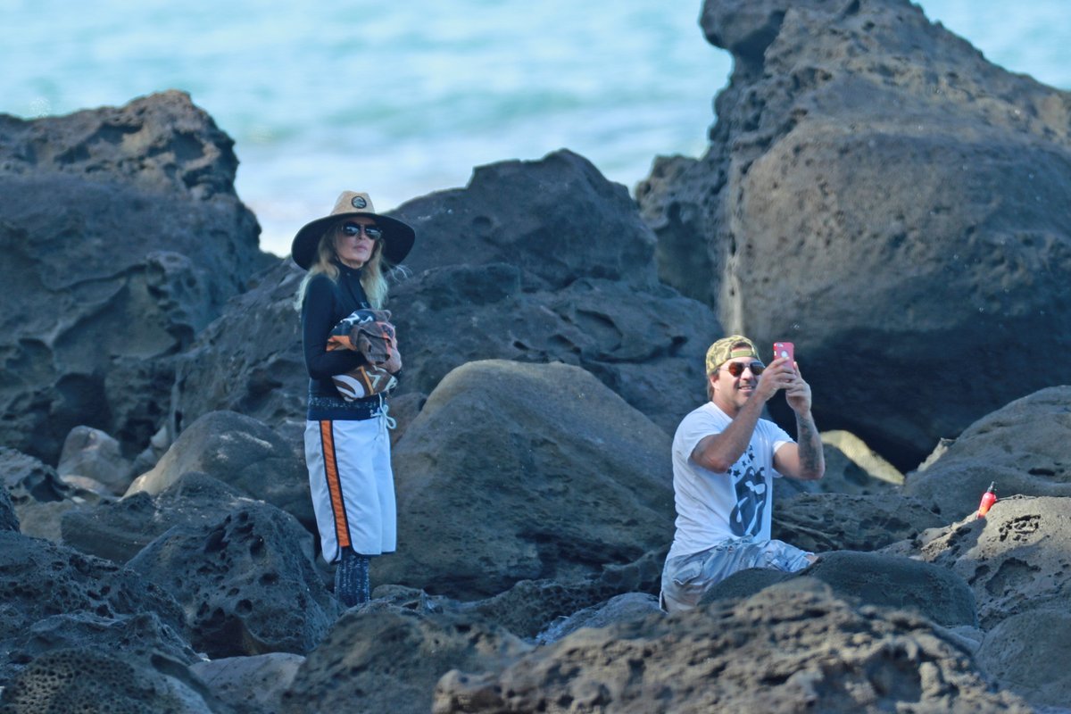 Kim Basinger and Mitch Stone in Hawaii on December 15th 2016