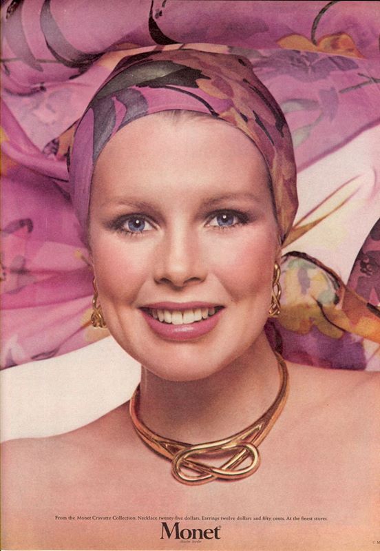 Kim Basinger Monet Cravatte Collection 1977