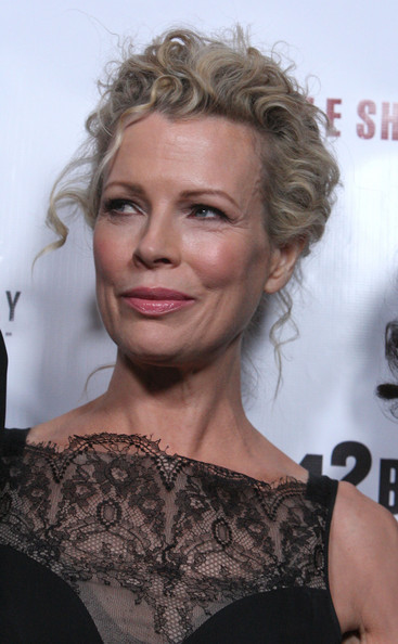 Actress Kim Basinger arrives at the premiere Of Anchor Bay Entertainment's "While She Was Out" on December9, 2008 at the Archlight Hollywood in Los Angeles, California.