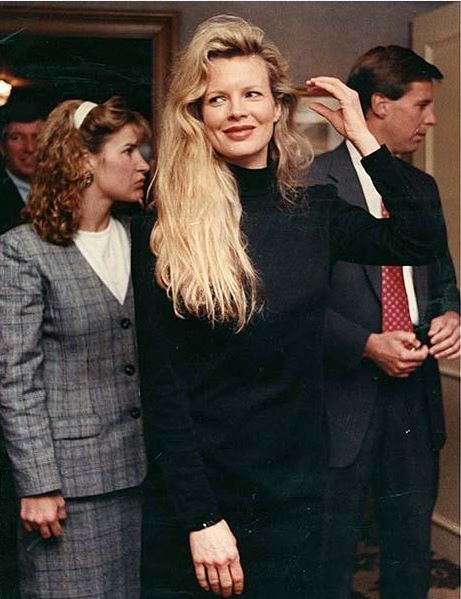 kim basinger arrives at the ritz carlton hotel in Buchead 1990